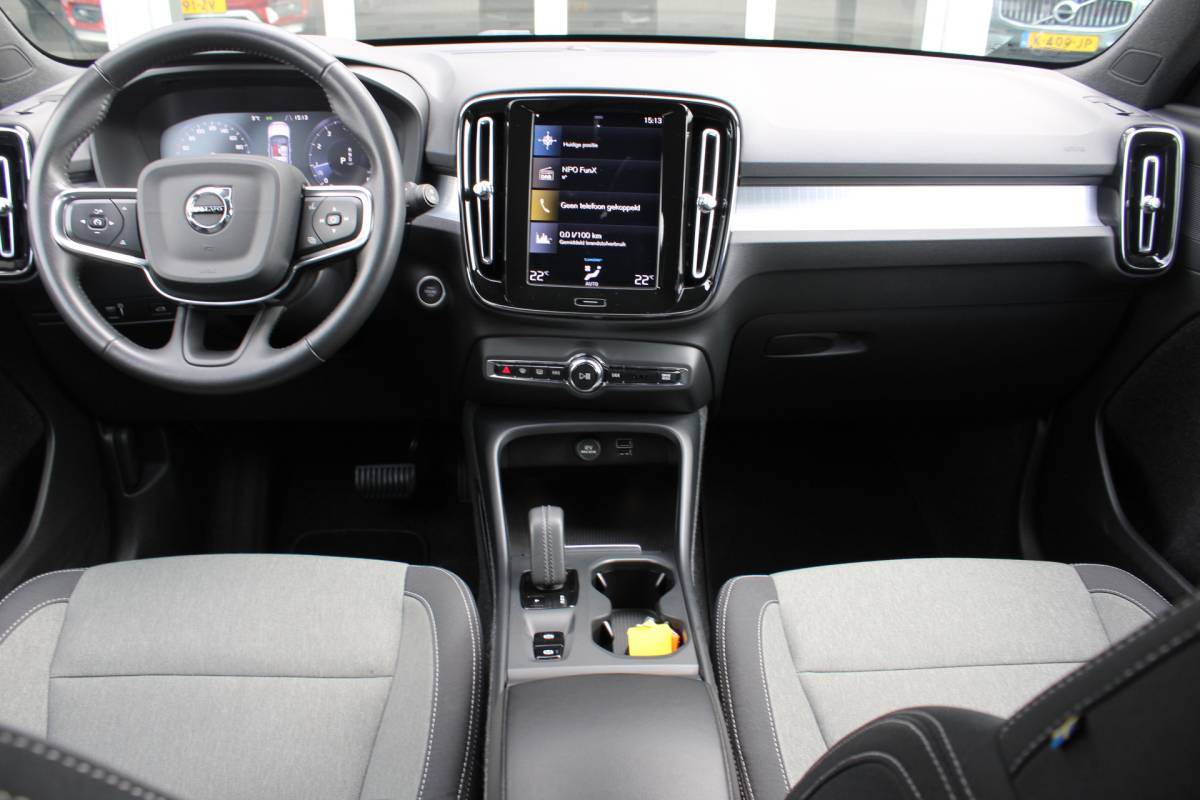 Volvo XC40 Volvo XC40 T3 164PK Automaat Business Pro | Keyless Entry | BLIS | Camera achter | PDC V+A | Apple/Android Carplay | El. Achterklep |