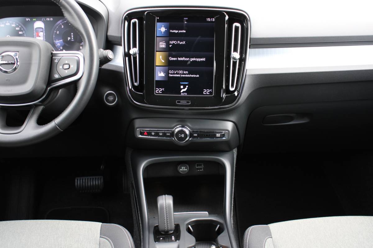 Volvo XC40 Volvo XC40 T3 164PK Automaat Business Pro | Keyless Entry | BLIS | Camera achter | PDC V+A | Apple/Android Carplay | El. Achterklep |