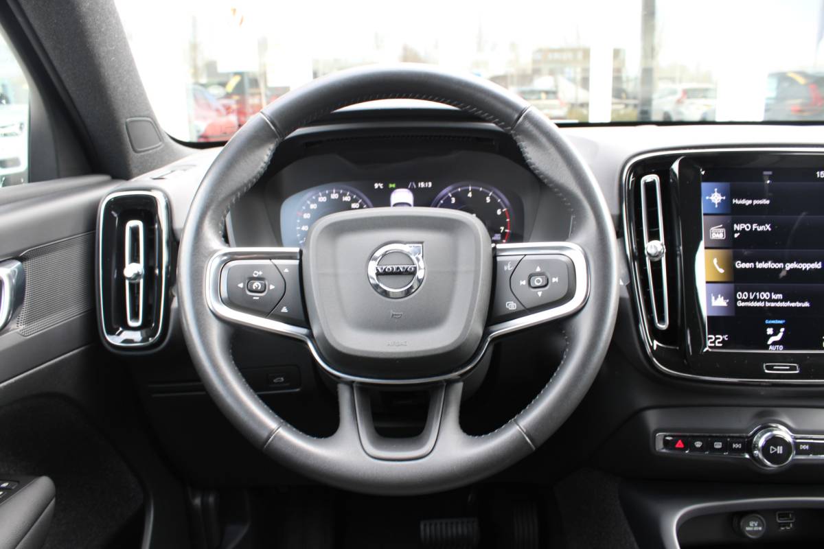 Volvo XC40 Volvo XC40 T3 164PK Automaat Business Pro | Keyless Entry | BLIS | Camera achter | PDC V+A | Apple/Android Carplay | El. Achterklep |