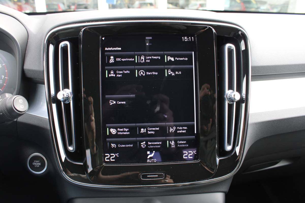 Volvo XC40 Volvo XC40 T3 164PK Automaat Business Pro | Keyless Entry | BLIS | Camera achter | PDC V+A | Apple/Android Carplay | El. Achterklep |