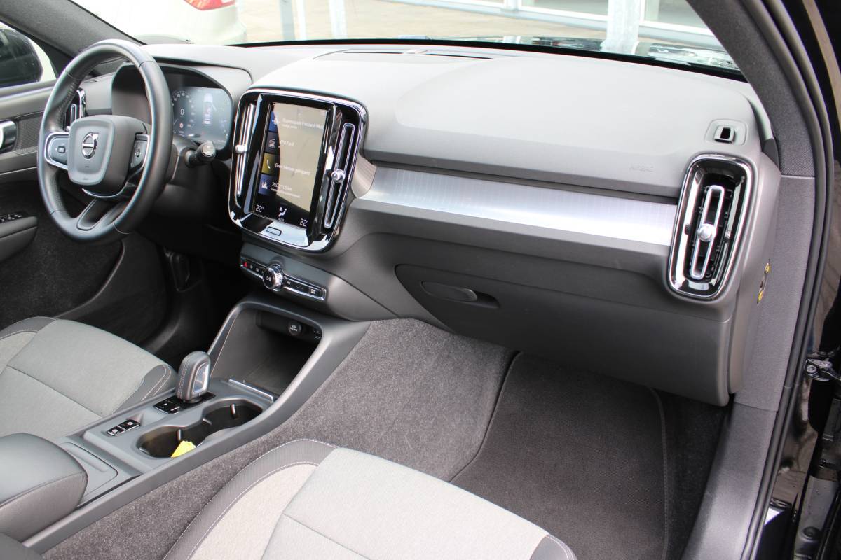 Volvo XC40 Volvo XC40 T3 164PK Automaat Business Pro | Keyless Entry | BLIS | Camera achter | PDC V+A | Apple/Android Carplay | El. Achterklep |