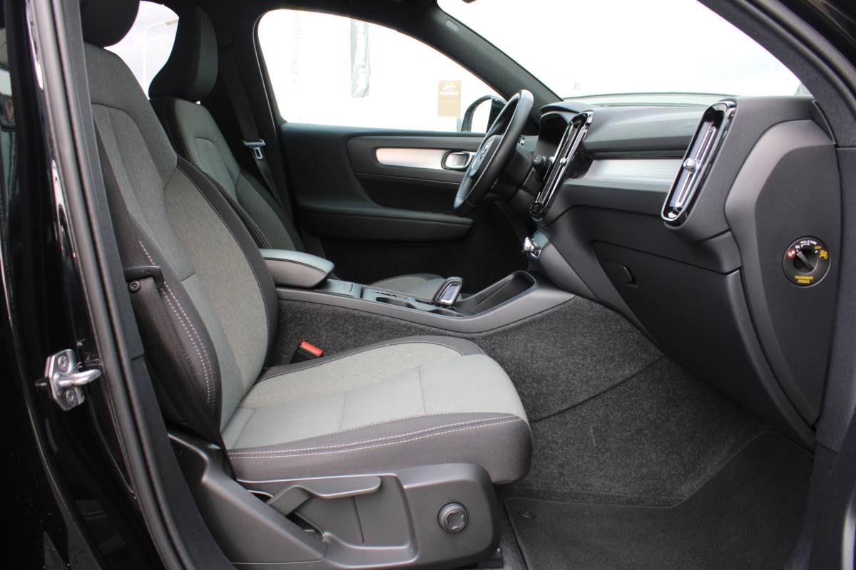 Volvo XC40 Volvo XC40 T3 164PK Automaat Business Pro | Keyless Entry | BLIS | Camera achter | PDC V+A | Apple/Android Carplay | El. Achterklep |