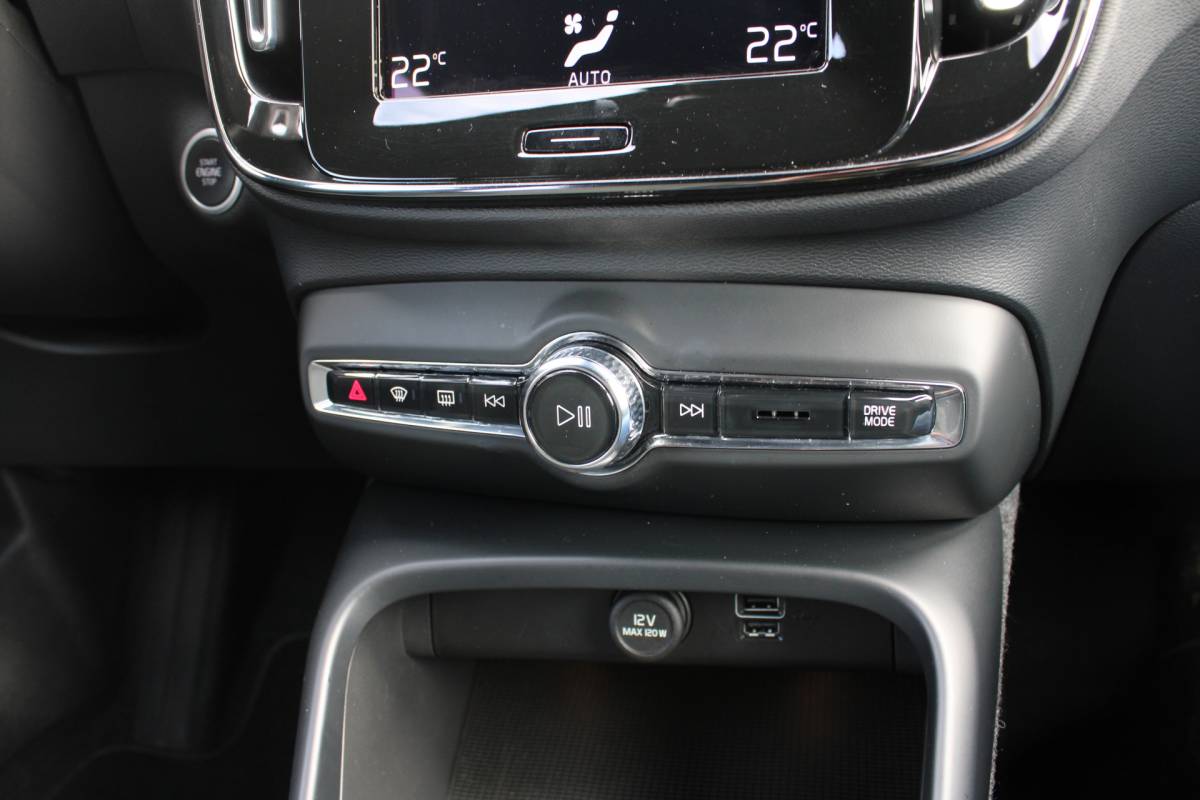 Volvo XC40 Volvo XC40 T3 164PK Automaat Business Pro | Keyless Entry | BLIS | Camera achter | PDC V+A | Apple/Android Carplay | El. Achterklep |