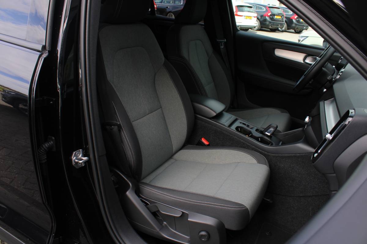 Volvo XC40 Volvo XC40 T3 164PK Automaat Business Pro | Keyless Entry | BLIS | Camera achter | PDC V+A | Apple/Android Carplay | El. Achterklep |
