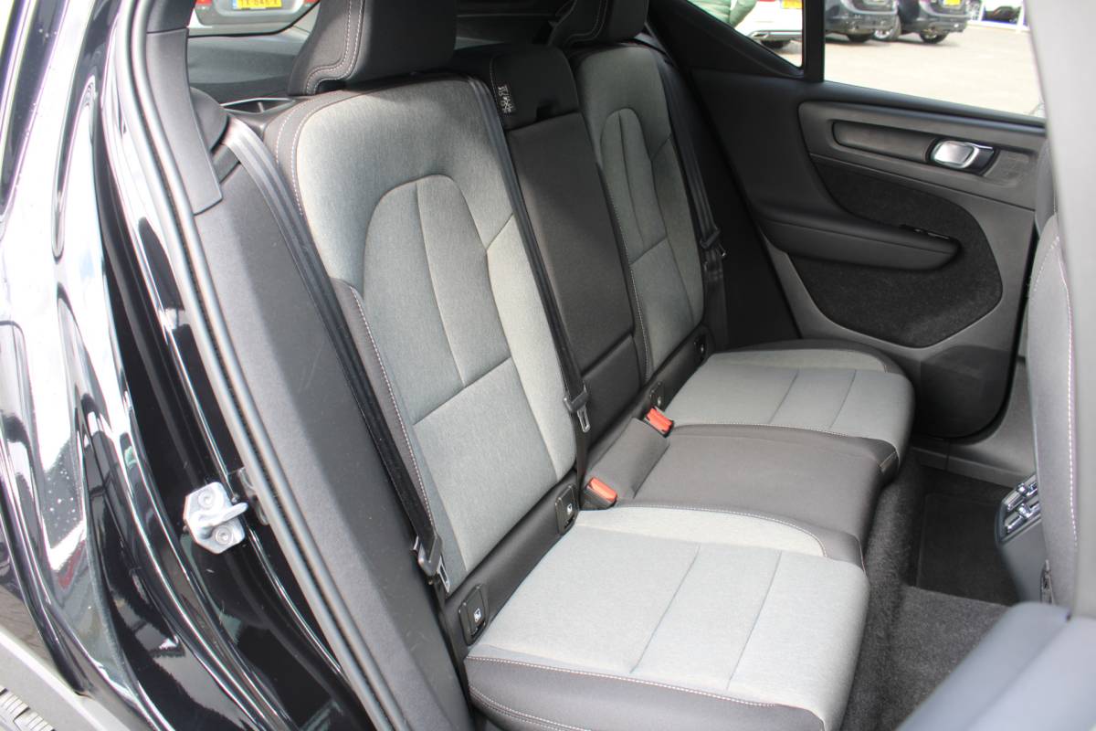 Volvo XC40 Volvo XC40 T3 164PK Automaat Business Pro | Keyless Entry | BLIS | Camera achter | PDC V+A | Apple/Android Carplay | El. Achterklep |