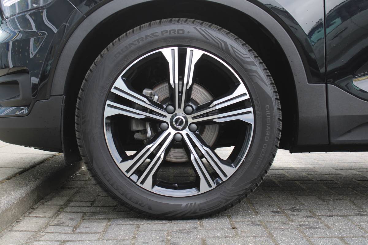 Volvo XC40 Volvo XC40 T3 164PK Automaat Business Pro | Keyless Entry | BLIS | Camera achter | PDC V+A | Apple/Android Carplay | El. Achterklep |