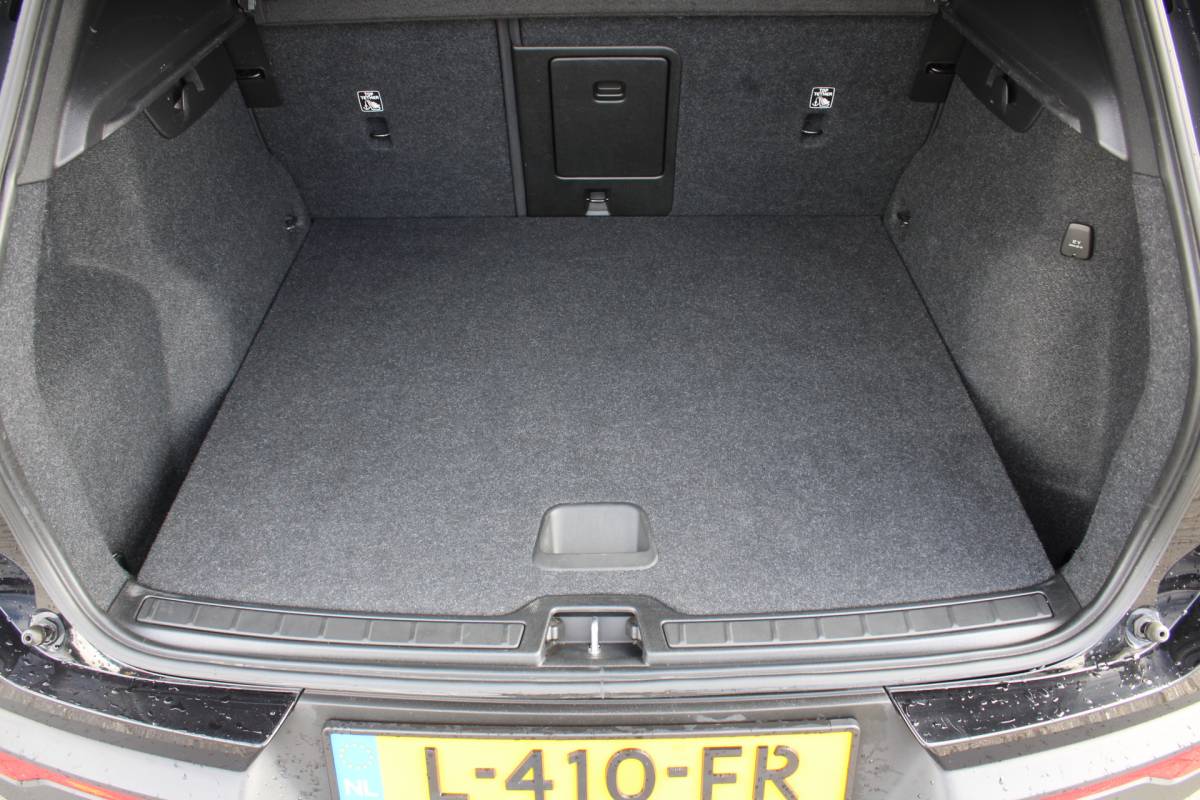 Volvo XC40 Volvo XC40 T3 164PK Automaat Business Pro | Keyless Entry | BLIS | Camera achter | PDC V+A | Apple/Android Carplay | El. Achterklep |