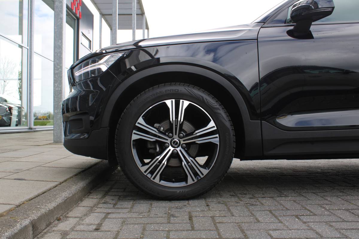Volvo XC40 Volvo XC40 T3 164PK Automaat Business Pro | Keyless Entry | BLIS | Camera achter | PDC V+A | Apple/Android Carplay | El. Achterklep |