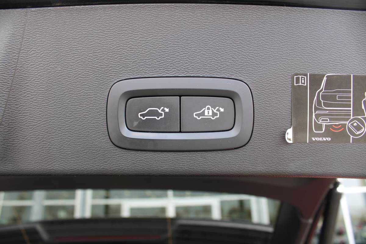 Volvo XC40 Volvo XC40 T3 164PK Automaat Business Pro | Keyless Entry | BLIS | Camera achter | PDC V+A | Apple/Android Carplay | El. Achterklep |