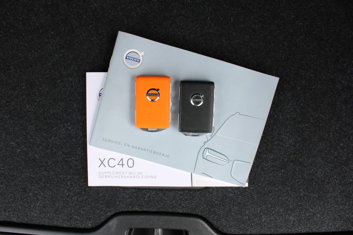 Volvo XC40 Volvo XC40 T3 164PK Automaat Business Pro | Keyless Entry | BLIS | Camera achter | PDC V+A | Apple/Android Carplay | El. Achterklep |
