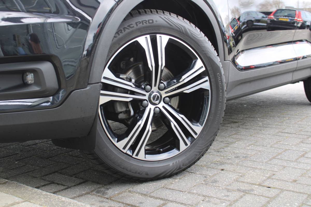 Volvo XC40 Volvo XC40 T3 164PK Automaat Business Pro | Keyless Entry | BLIS | Camera achter | PDC V+A | Apple/Android Carplay | El. Achterklep |