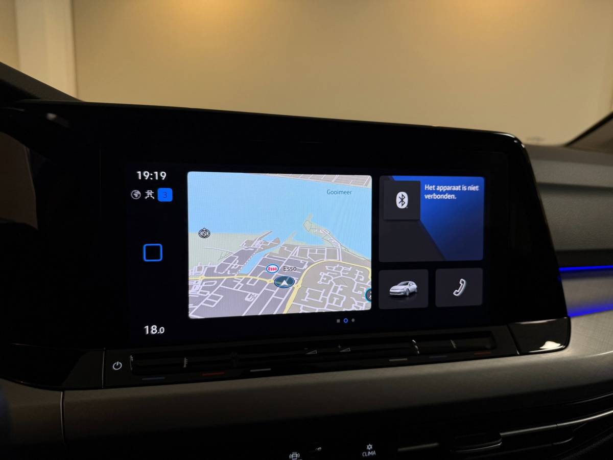 Volkswagen Golf Volkswagen Golf 1.0 TSI Life Business *Alcantara* Massage|Camera|IQ Drive|Sfeerverlichting