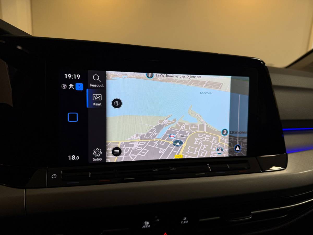 Volkswagen Golf Volkswagen Golf 1.0 TSI Life Business *Alcantara* Massage|Camera|IQ Drive|Sfeerverlichting