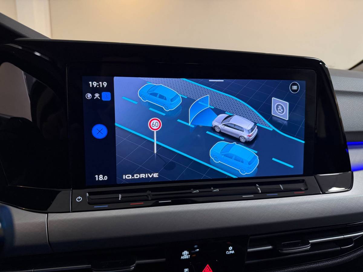 Volkswagen Golf Volkswagen Golf 1.0 TSI Life Business *Alcantara* Massage|Camera|IQ Drive|Sfeerverlichting