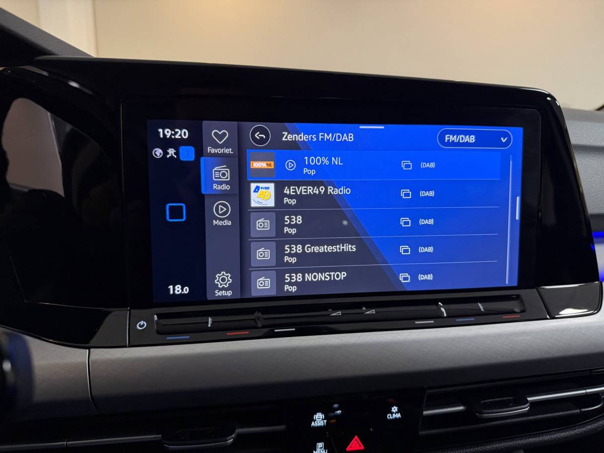 Volkswagen Golf Volkswagen Golf 1.0 TSI Life Business *Alcantara* Massage|Camera|IQ Drive|Sfeerverlichting