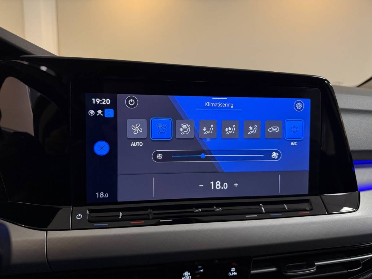 Volkswagen Golf Volkswagen Golf 1.0 TSI Life Business *Alcantara* Massage|Camera|IQ Drive|Sfeerverlichting