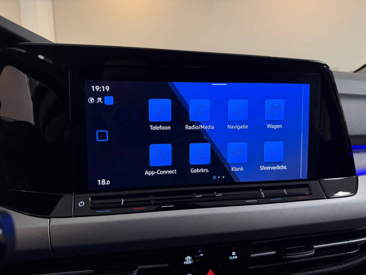 Volkswagen Golf Volkswagen Golf 1.0 TSI Life Business *Alcantara* Massage|Camera|IQ Drive|Sfeerverlichting