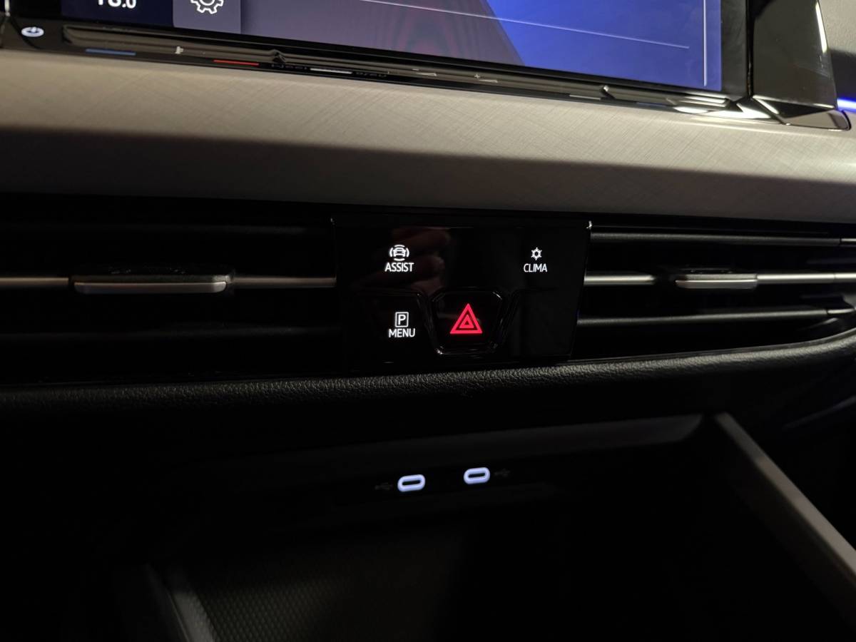 Volkswagen Golf Volkswagen Golf 1.0 TSI Life Business *Alcantara* Massage|Camera|IQ Drive|Sfeerverlichting