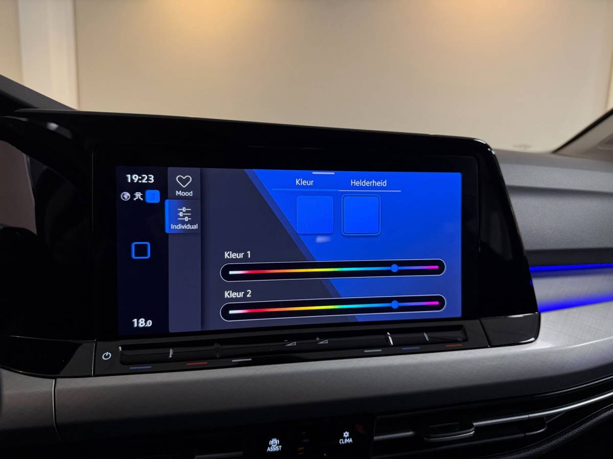 Volkswagen Golf Volkswagen Golf 1.0 TSI Life Business *Alcantara* Massage|Camera|IQ Drive|Sfeerverlichting