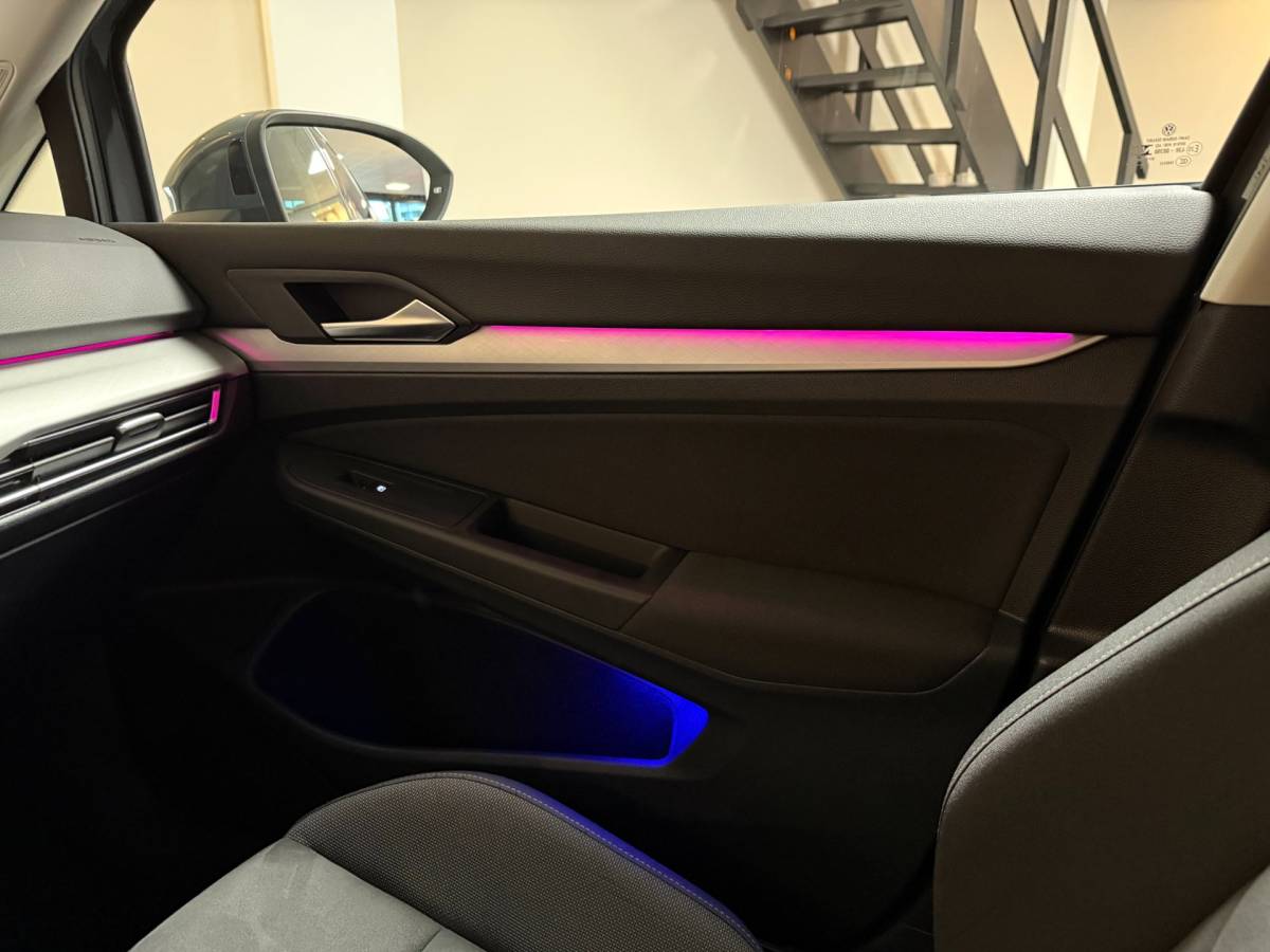 Volkswagen Golf Volkswagen Golf 1.0 TSI Life Business *Alcantara* Massage|Camera|IQ Drive|Sfeerverlichting