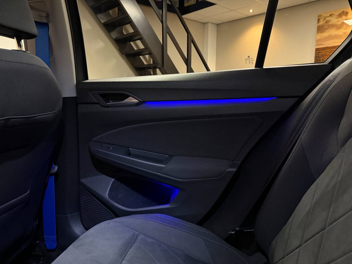 Volkswagen Golf Volkswagen Golf 1.0 TSI Life Business *Alcantara* Massage|Camera|IQ Drive|Sfeerverlichting