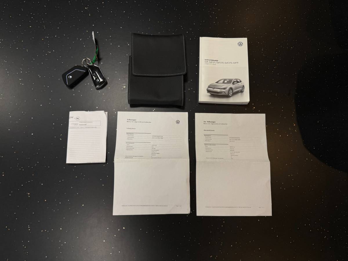 Volkswagen Golf Volkswagen Golf 1.0 TSI Life Business *Alcantara* Massage|Camera|IQ Drive|Sfeerverlichting