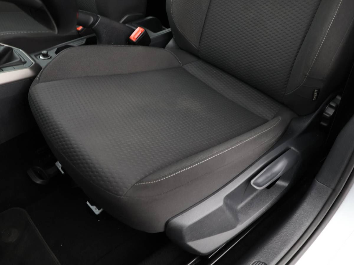 Volkswagen Polo Volkswagen Polo 1.0 TSI 95pk Comfortline Business · Apple/Android Car Play · Limiter · Airco · Trekhaak · 15” Inch ·
