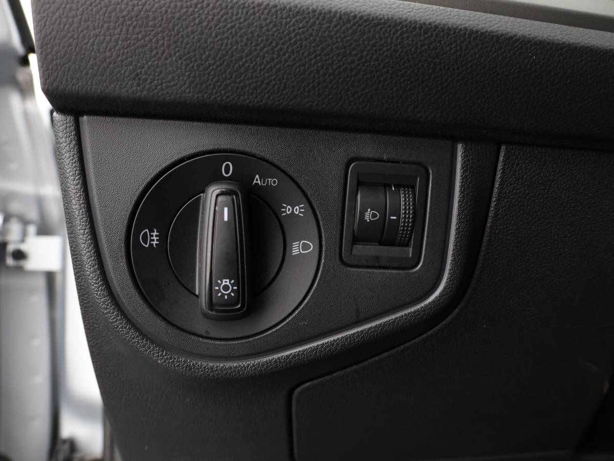 Volkswagen Polo Volkswagen Polo 1.0 TSI 95pk Comfortline Business · Apple/Android Car Play · Limiter · Airco · Trekhaak · 15” Inch ·