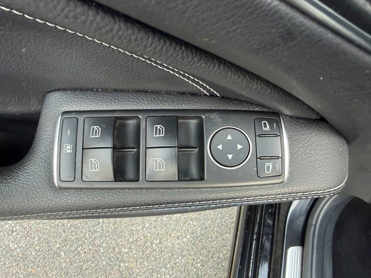 Mercedes-Benz A-Klasse Mercedes-Benz A-klasse 160 /AMG Pakket /19 inch /Half leer /Stoelverwarming
