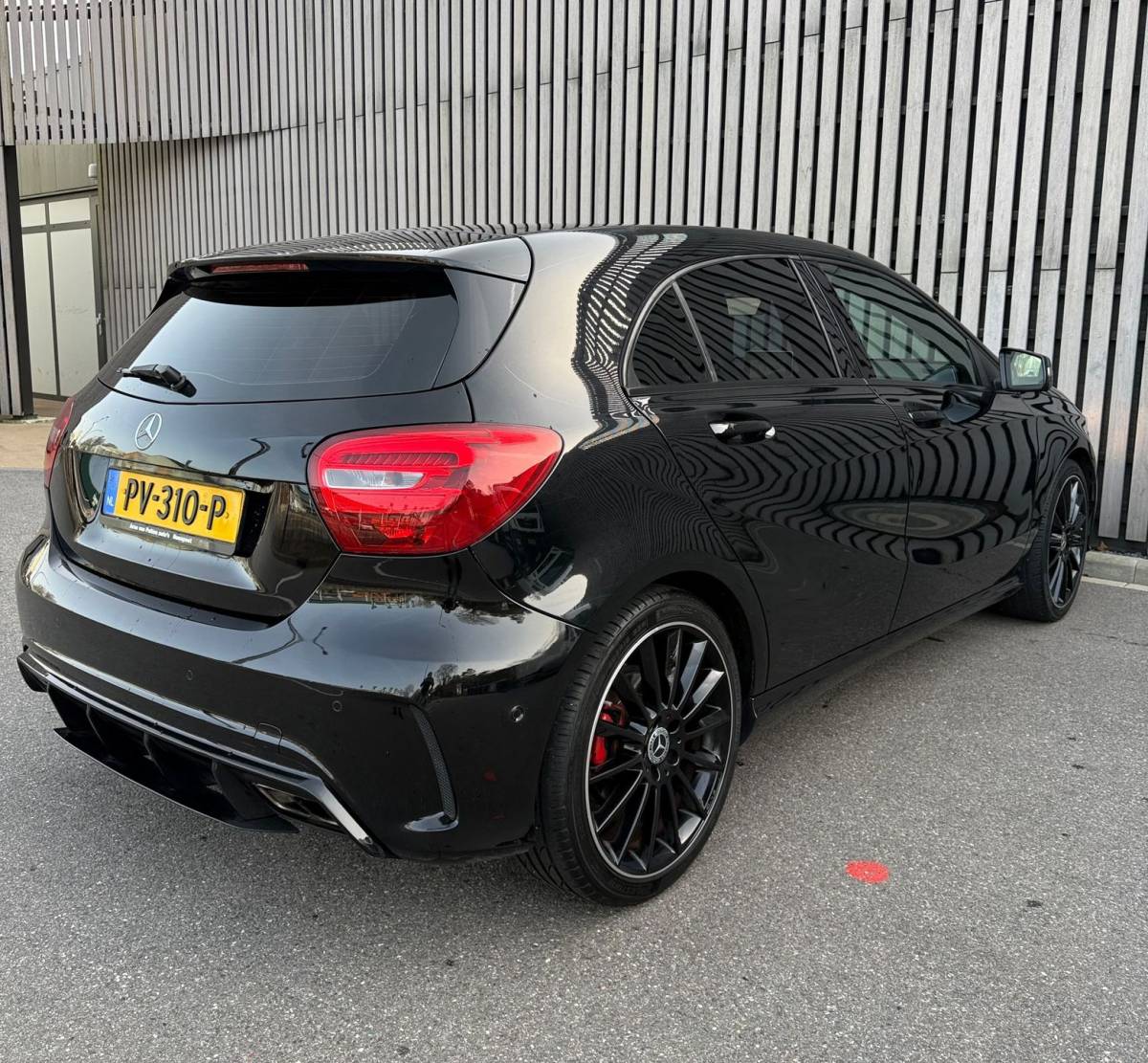 Mercedes-Benz A-Klasse Mercedes-Benz A-klasse 160 /AMG Pakket /19 inch /Half leer /Stoelverwarming