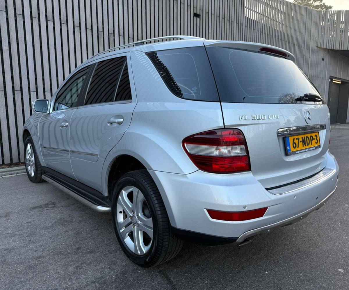 Mercedes-Benz M-Klasse Mercedes-Benz M-klasse 300 CDI BlueEFFICIENCY 4-Matic