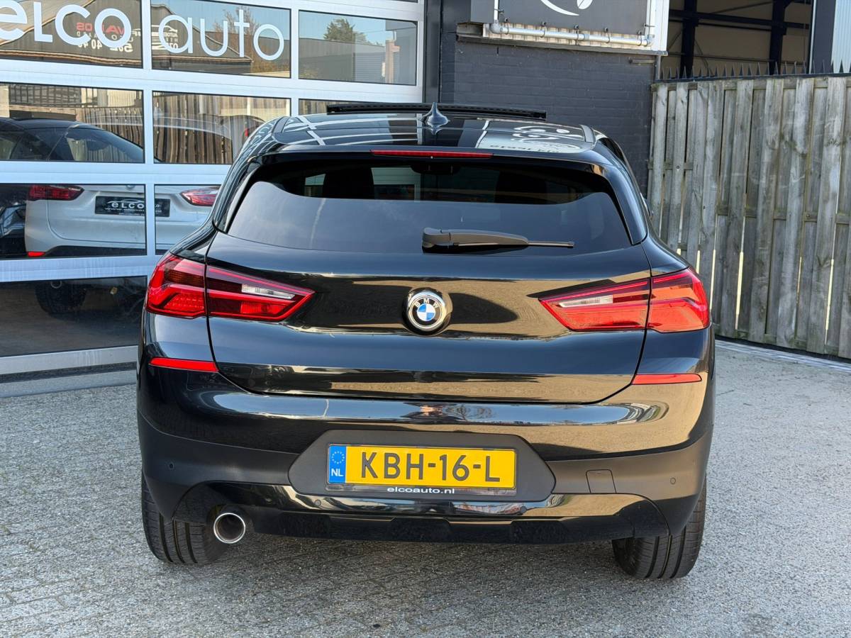 BMW X2 BMW X2 SDrive18i 140pk M-sport Executive /Pano