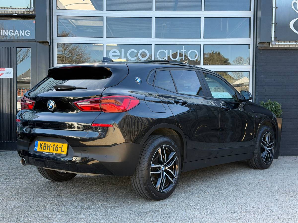 BMW X2 BMW X2 SDrive18i 140pk M-sport Executive /Pano