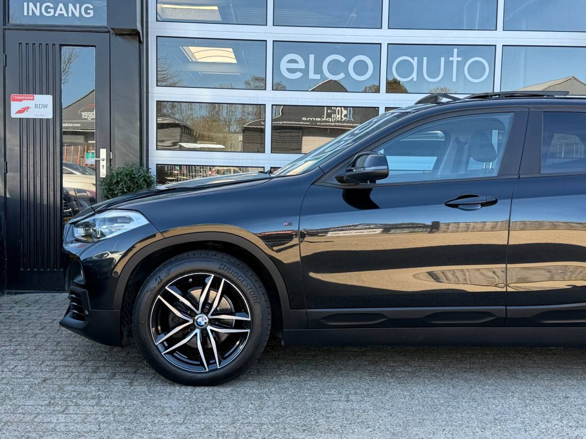 BMW X2 BMW X2 SDrive18i 140pk M-sport Executive /Pano