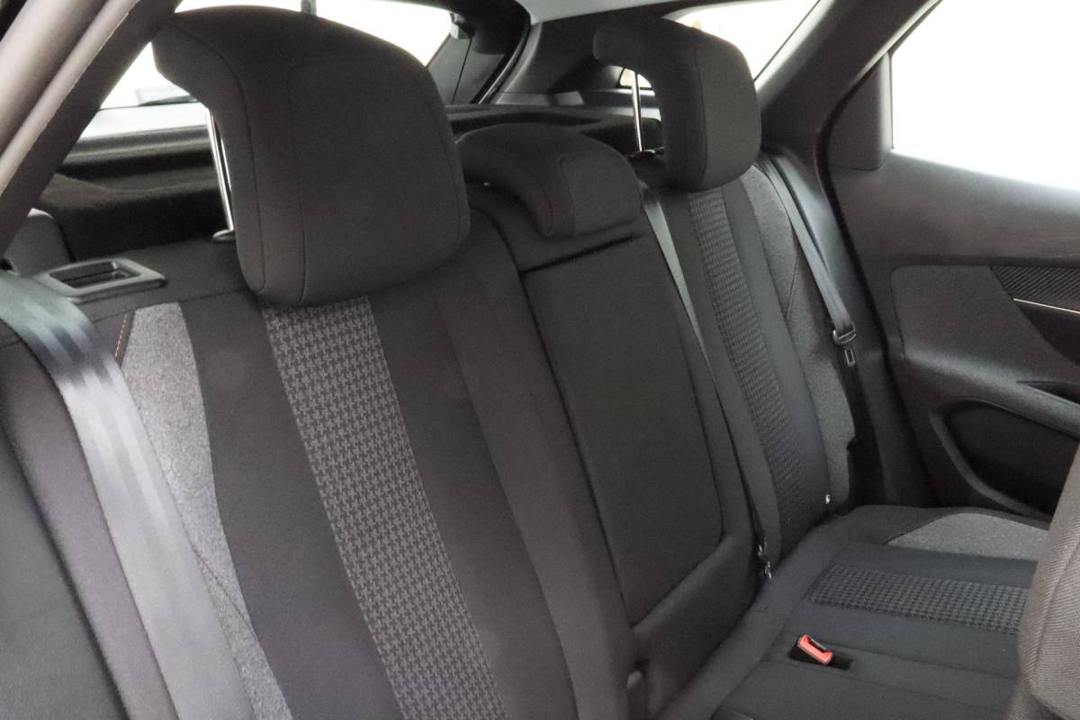 Peugeot 3008 Peugeot 3008 1.2 PureTech Blue Lease Active | Navigatie | Cruise Conrol | Parkeer Sensoren | Lichtmetalen Wielen | Camera