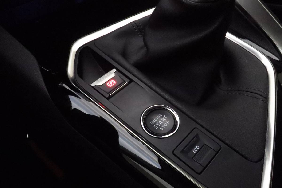 Peugeot 3008 Peugeot 3008 1.2 PureTech Blue Lease Active | Navigatie | Cruise Conrol | Parkeer Sensoren | Lichtmetalen Wielen | Camera