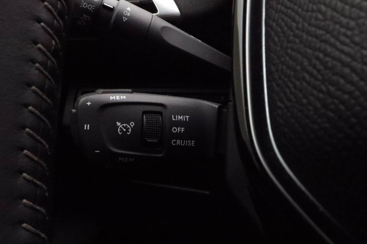 Peugeot 3008 Peugeot 3008 1.2 PureTech Blue Lease Active | Navigatie | Cruise Conrol | Parkeer Sensoren | Lichtmetalen Wielen | Camera