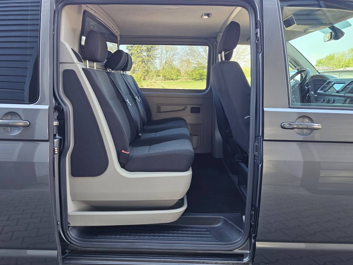 Volkswagen Transporter Volkswagen Transporter 2.0 TDI 150PK DSG Dubbele cabine L1H1 Highline | LED | Trekhaak | Cruise | LMV | Camera | PDC |