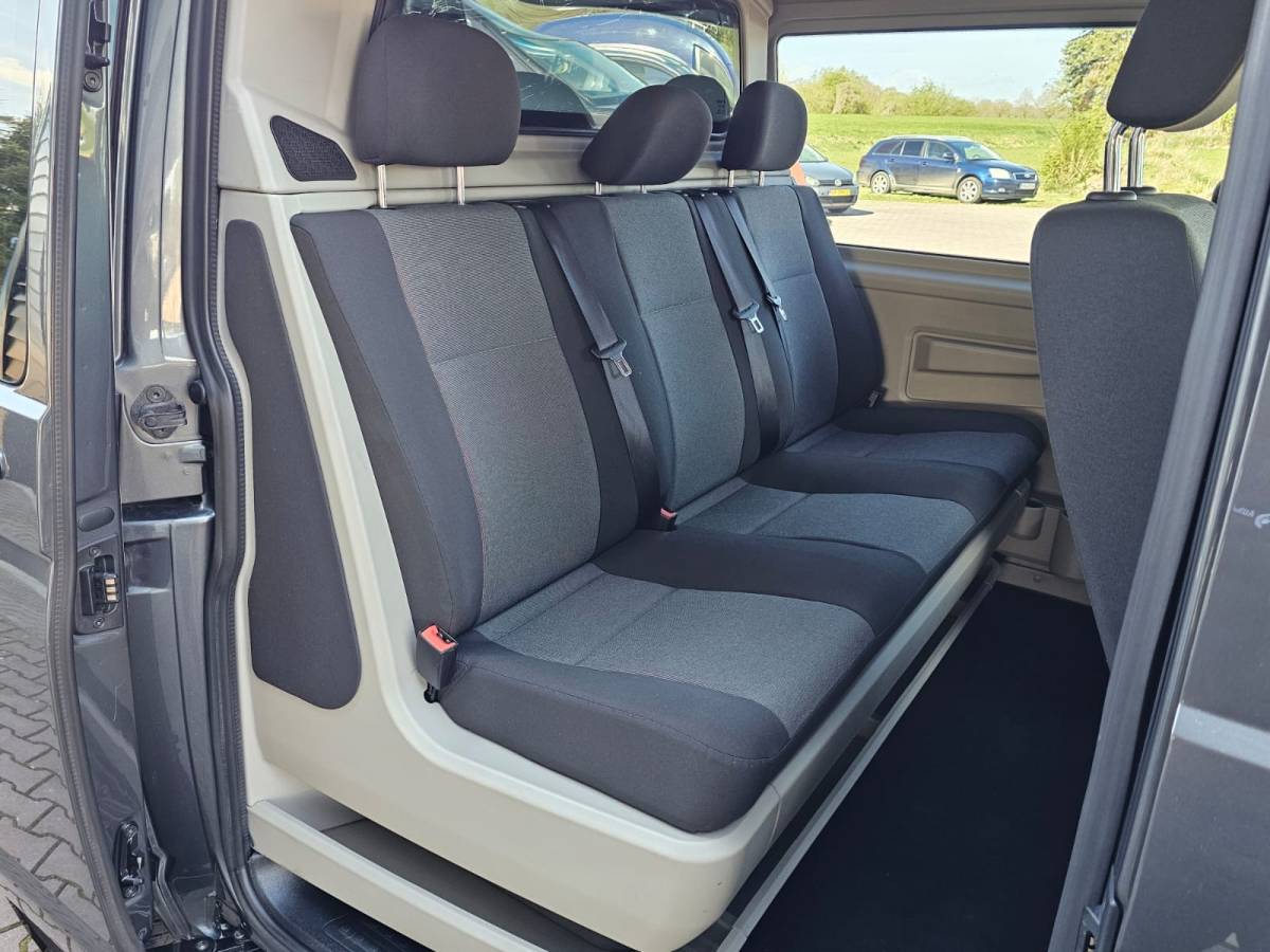 Volkswagen Transporter Volkswagen Transporter 2.0 TDI 150PK DSG Dubbele cabine L1H1 Highline | LED | Trekhaak | Cruise | LMV | Camera | PDC |