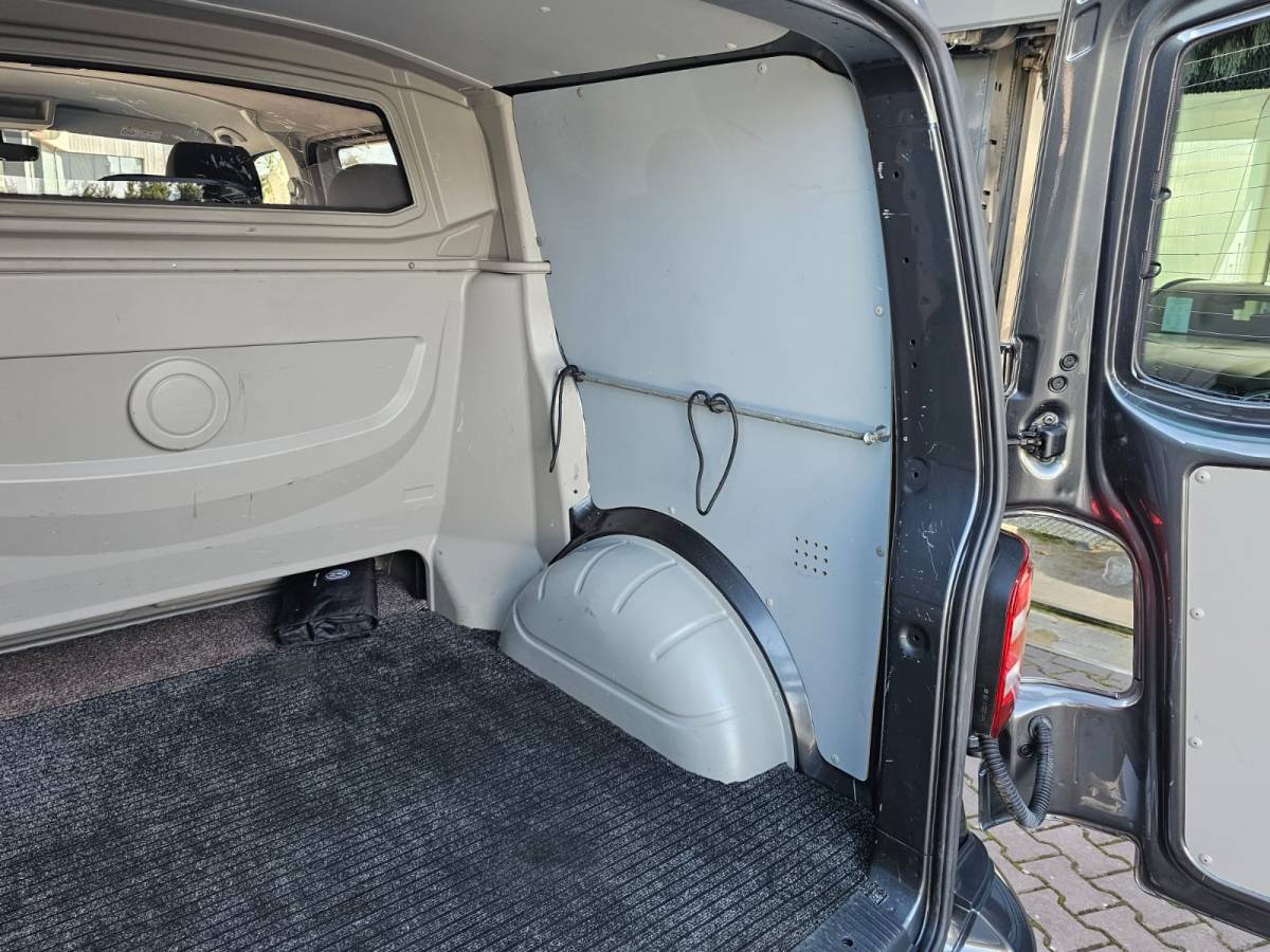 Volkswagen Transporter Volkswagen Transporter 2.0 TDI 150PK DSG Dubbele cabine L1H1 Highline | LED | Trekhaak | Cruise | LMV | Camera | PDC |