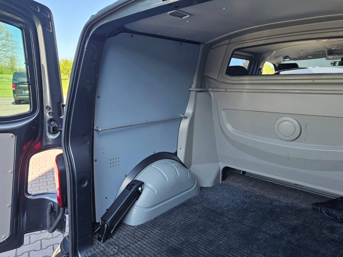 Volkswagen Transporter Volkswagen Transporter 2.0 TDI 150PK DSG Dubbele cabine L1H1 Highline | LED | Trekhaak | Cruise | LMV | Camera | PDC |