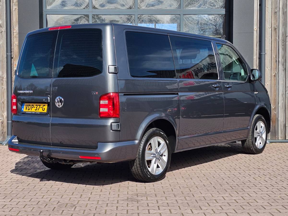 Volkswagen Transporter Volkswagen Transporter 2.0 TDI 150PK DSG Dubbele cabine L1H1 Highline | LED | Trekhaak | Cruise | LMV | Camera | PDC |