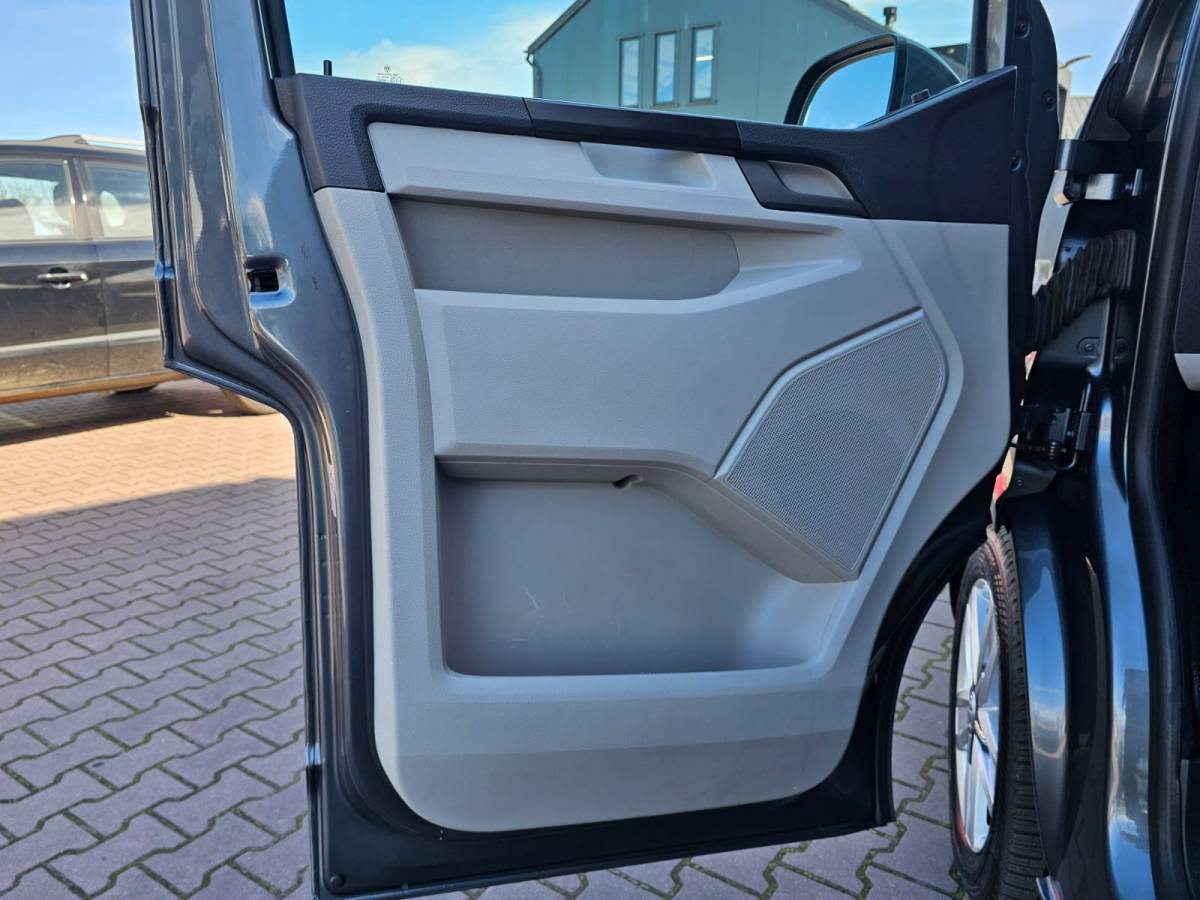 Volkswagen Transporter Volkswagen Transporter 2.0 TDI 150PK DSG Dubbele cabine L1H1 Highline | LED | Trekhaak | Cruise | LMV | Camera | PDC |