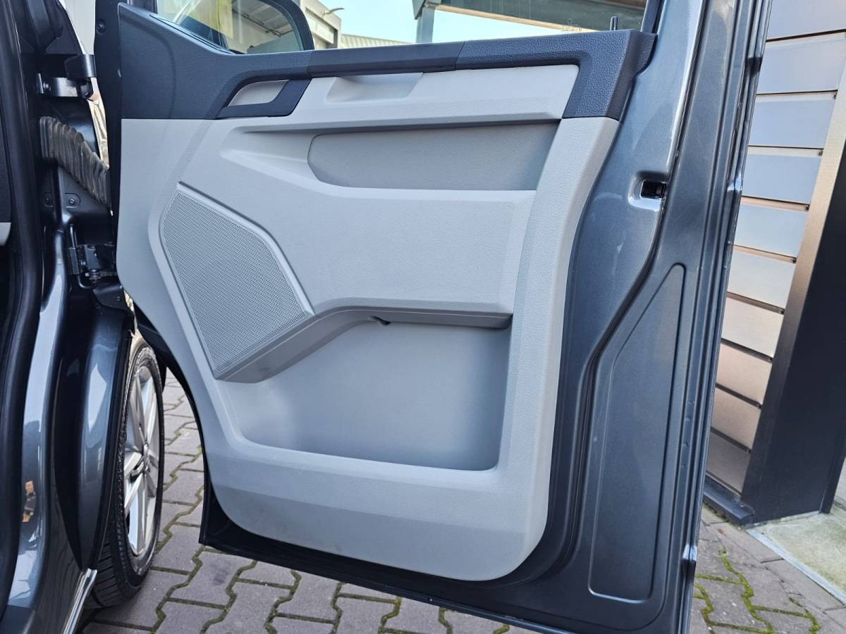 Volkswagen Transporter Volkswagen Transporter 2.0 TDI 150PK DSG Dubbele cabine L1H1 Highline | LED | Trekhaak | Cruise | LMV | Camera | PDC |