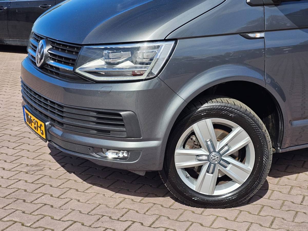 Volkswagen Transporter Volkswagen Transporter 2.0 TDI 150PK DSG Dubbele cabine L1H1 Highline | LED | Trekhaak | Cruise | LMV | Camera | PDC |