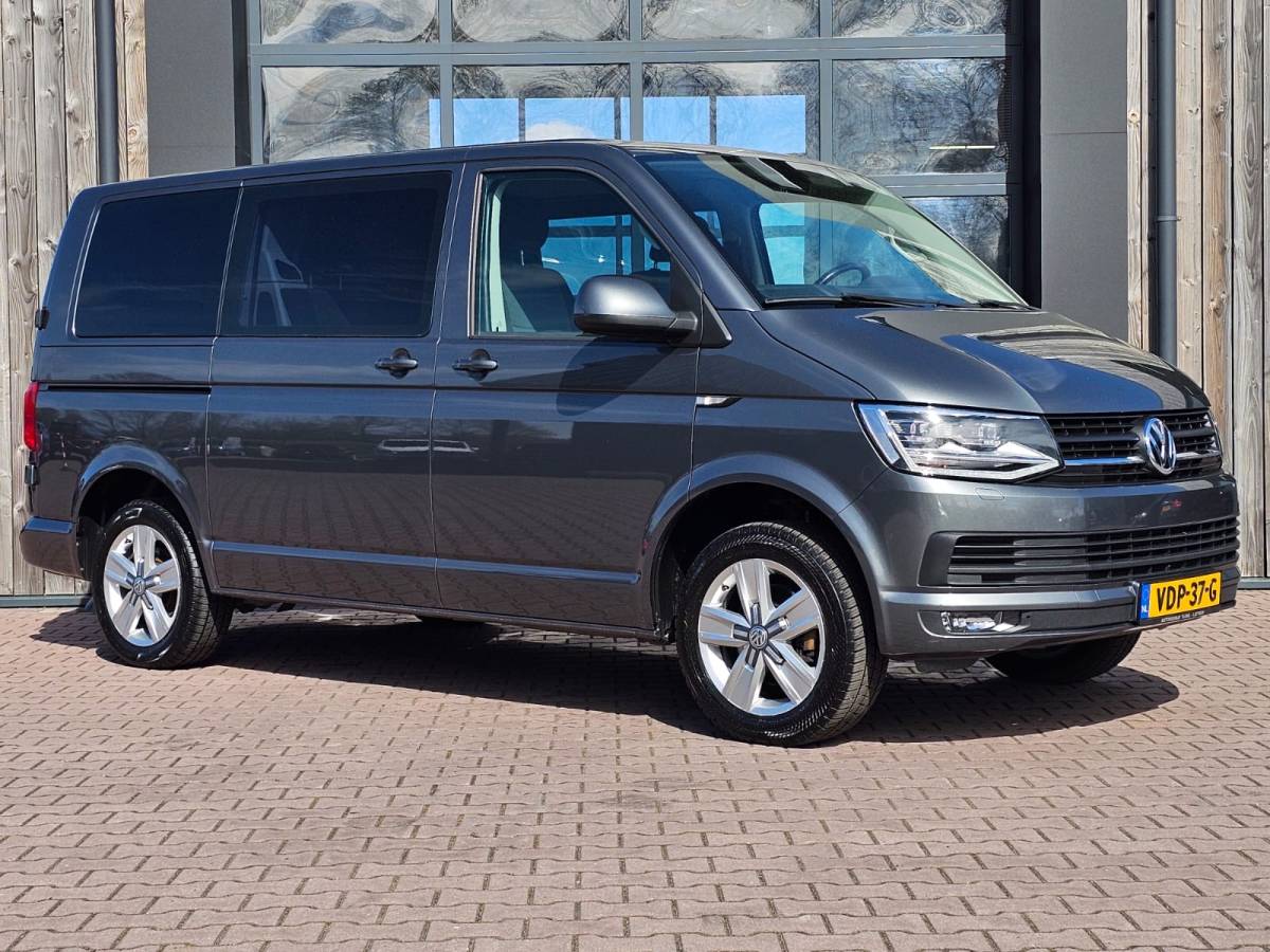 Volkswagen Transporter Volkswagen Transporter 2.0 TDI 150PK DSG Dubbele cabine L1H1 Highline | LED | Trekhaak | Cruise | LMV | Camera | PDC |