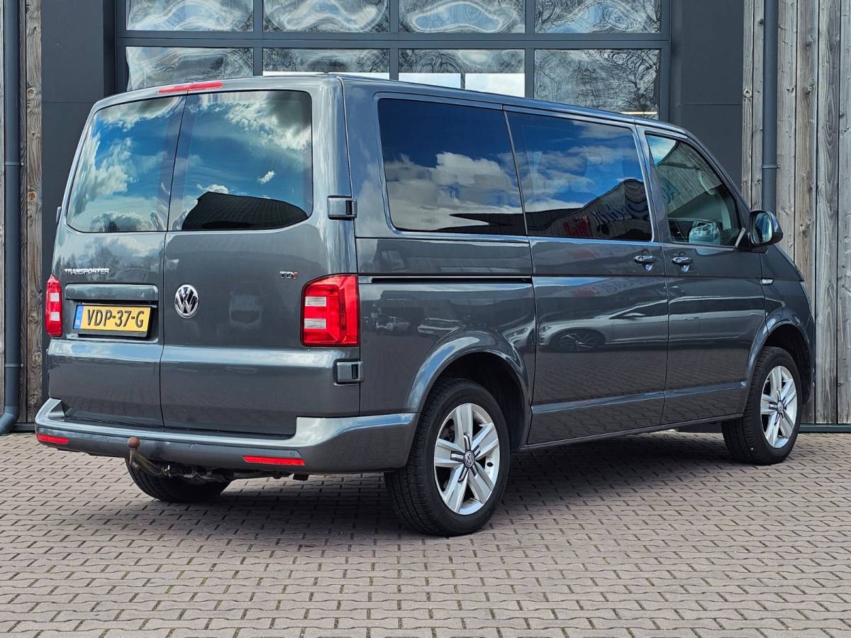 Volkswagen Transporter Volkswagen Transporter 2.0 TDI 150PK DSG Dubbele cabine L1H1 Highline | LED | Trekhaak | Cruise | LMV | Camera | PDC |