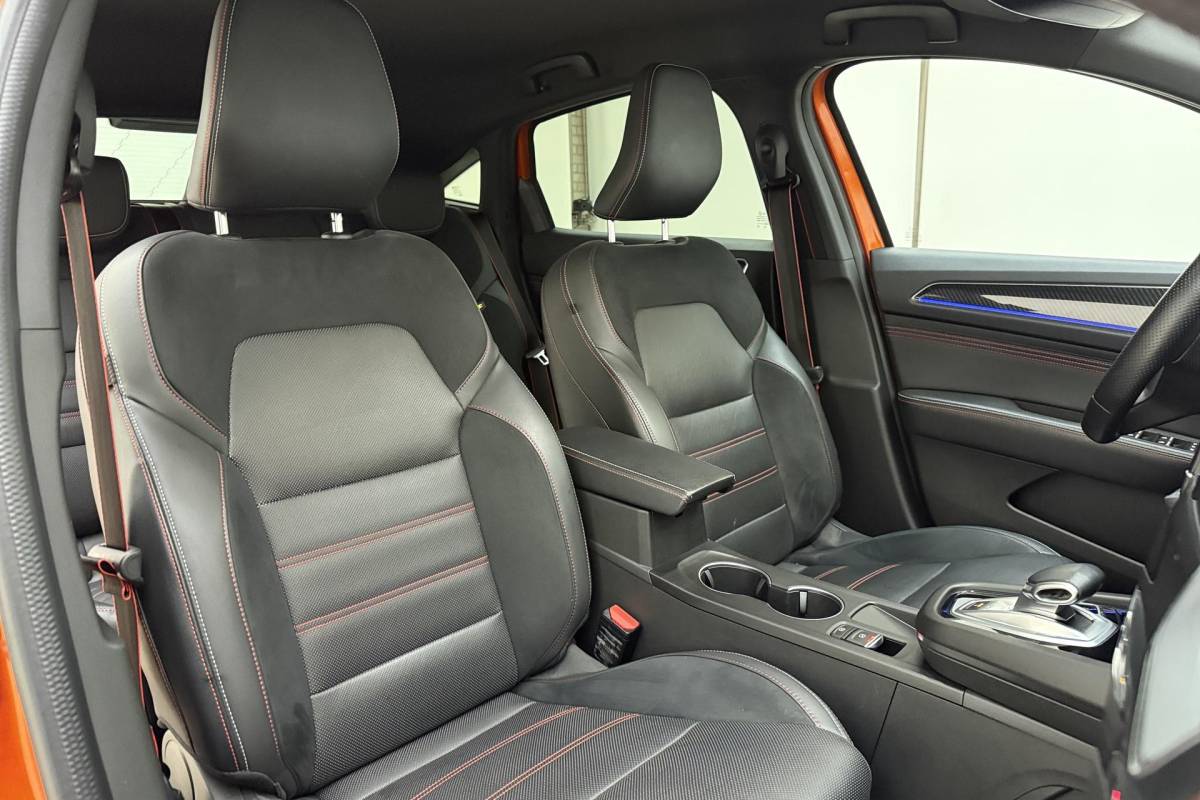 Renault Arkana Renault Arkana 1.6 E-Tech hybrid 145 E-Tech engineered |  Apple carplay/Android auto | Stoel + Stuurverwarming | Climate control | Alcantara |