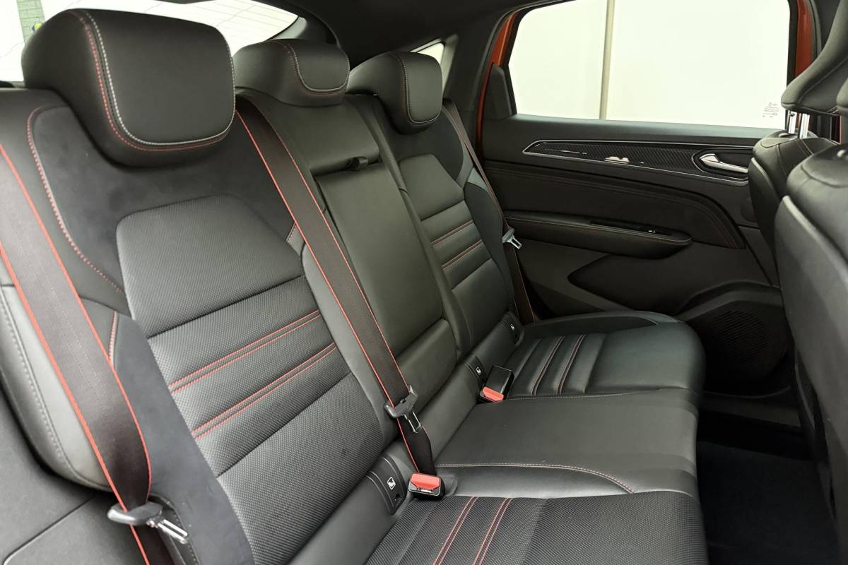 Renault Arkana Renault Arkana 1.6 E-Tech hybrid 145 E-Tech engineered |  Apple carplay/Android auto | Stoel + Stuurverwarming | Climate control | Alcantara |