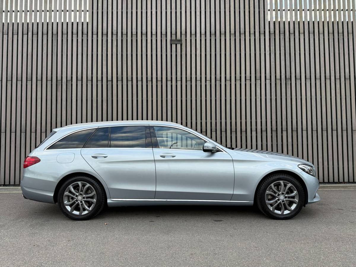 Mercedes-Benz C-Klasse Mercedes-Benz C-klasse Estate 200 Prestige /Pano /360 Camera /Leer /Distronic
